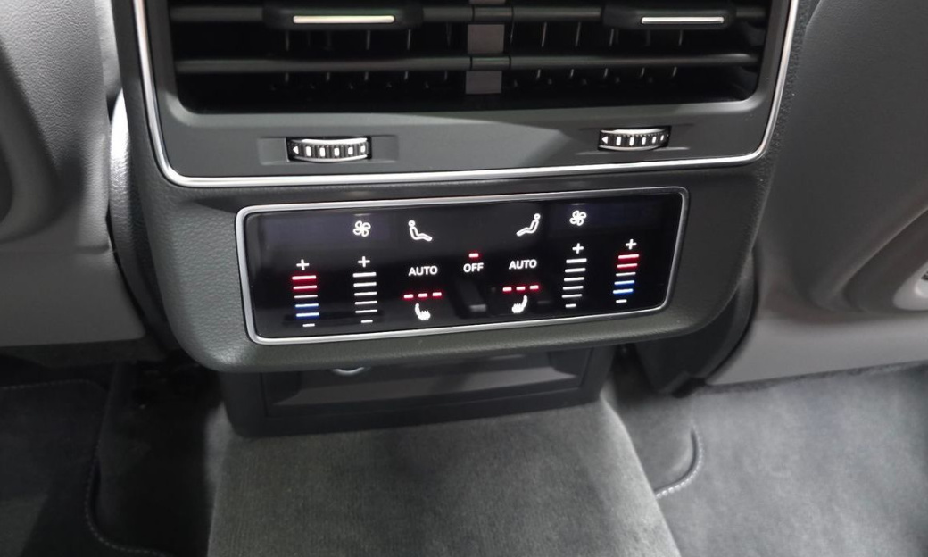 Audi Q8 55 TFSI Quattro Premium, 2022