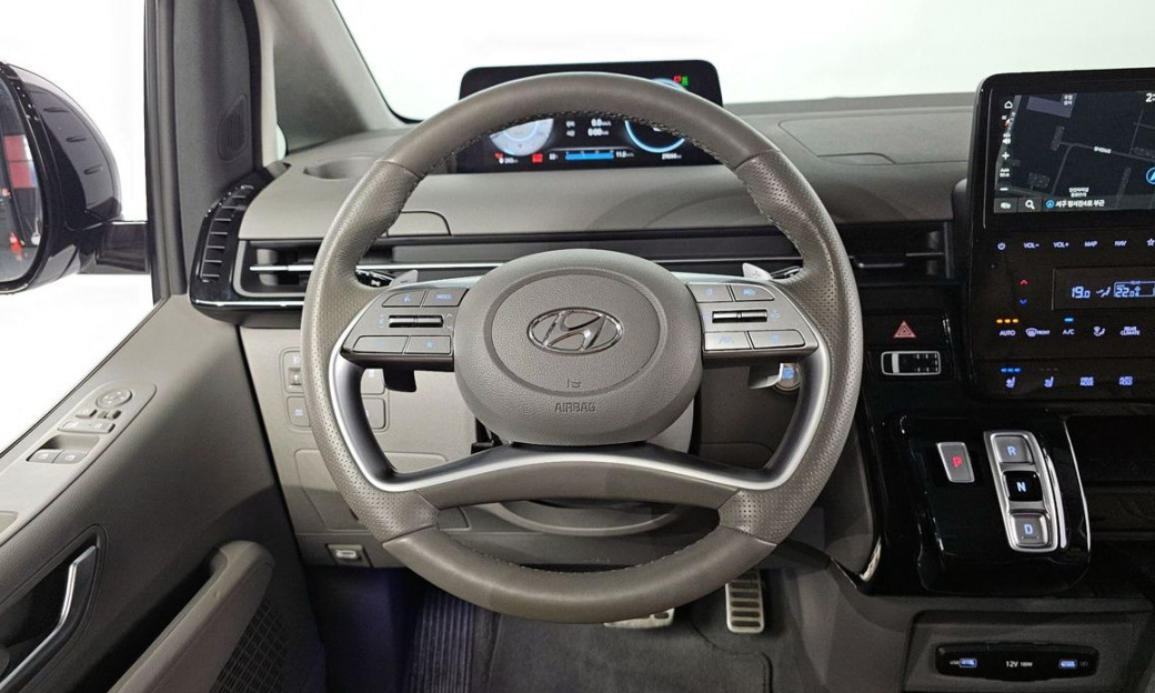 Hyundai Staria 4WD Lounge 9-Seater, 2024