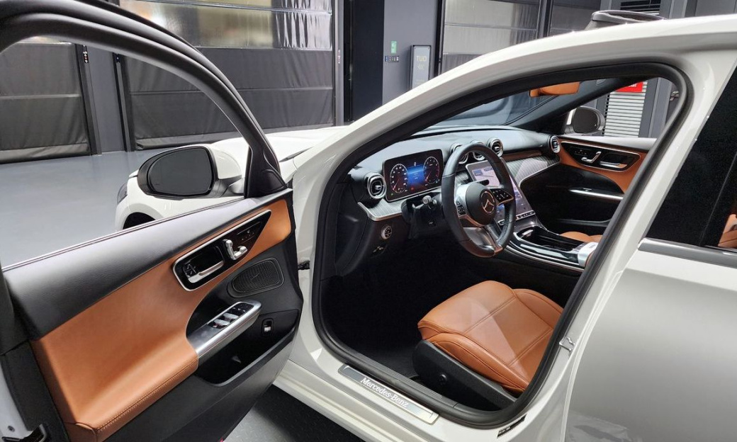 Mercedes-Benz C-Class C300 4MATIC Avantgarde, 2023