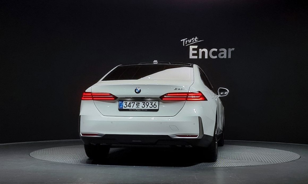 BMW 5-Series 520i, 2025
