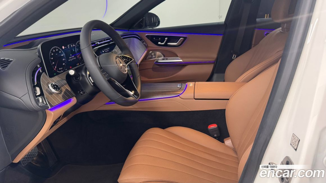 Mercedes-Benz E-Class E300 4MATIC Exclusive, 2025