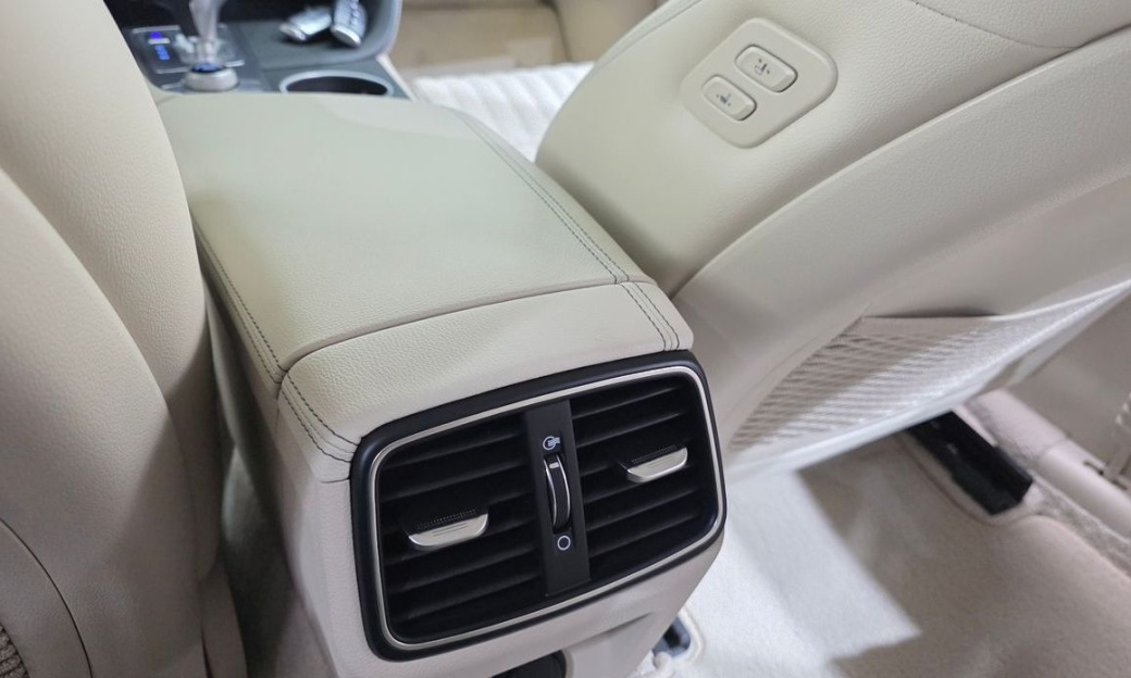 Genesis G70 Gasoline 2.0T 4WD, 2022