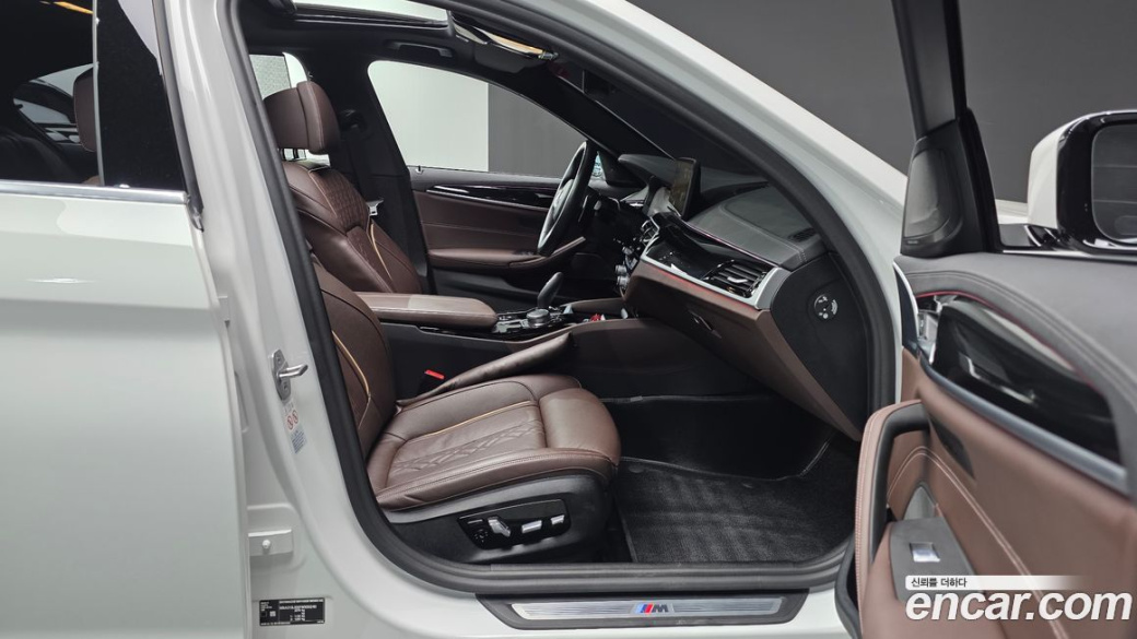 BMW 5-Series 530i xDrive M Sport Package, 2023
