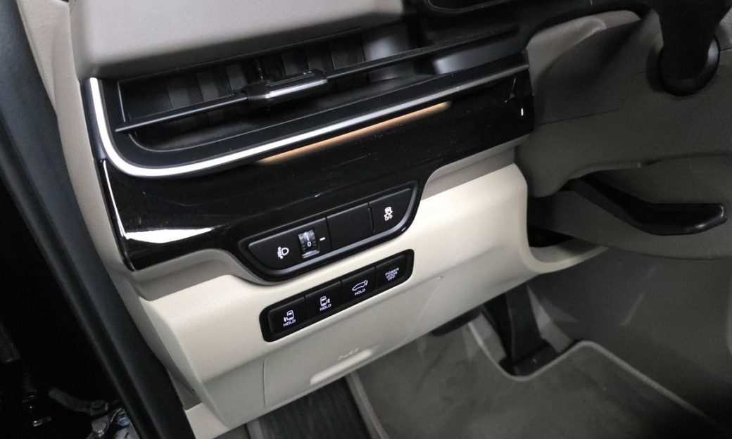 Kia Carnival 9-Seater Gravity, 2025