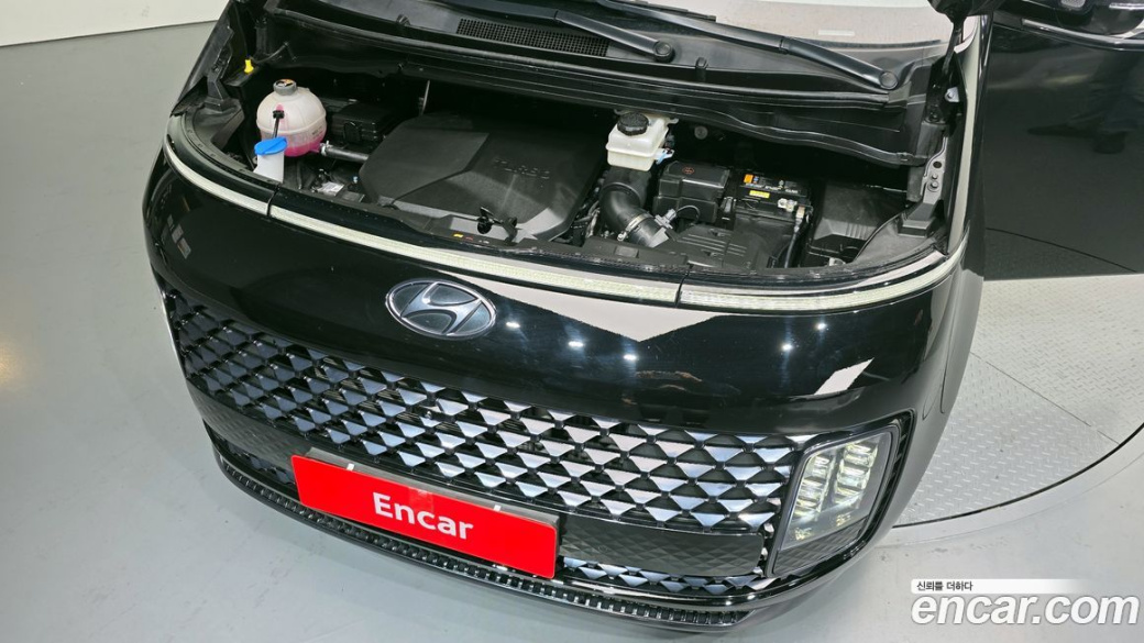 Hyundai Staria 4WD Lounge 7-Seater, 2023