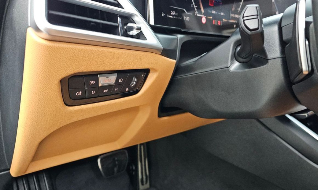 BMW 3-Series 320i M Sport, 2025