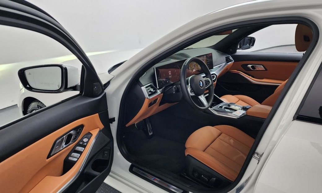 BMW 3-Series 320i M Sport, 2024