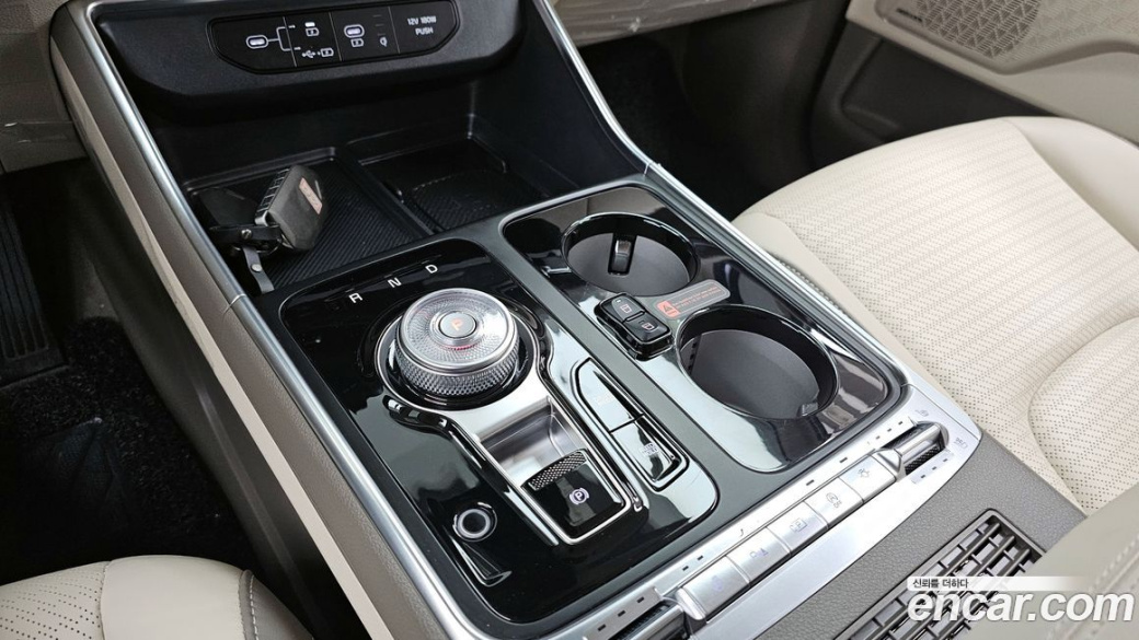 Kia Carnival 9-Seater Hi Limousine, 2025