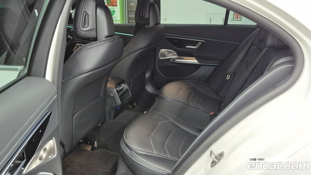 Mercedes-Benz E-Class E300 4MATIC AMG Line, 2025