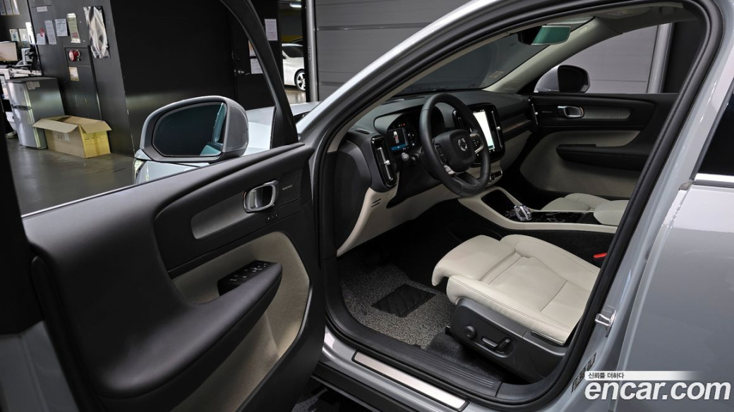Volvo XC40 B4 Ultimate Bright, 2024
