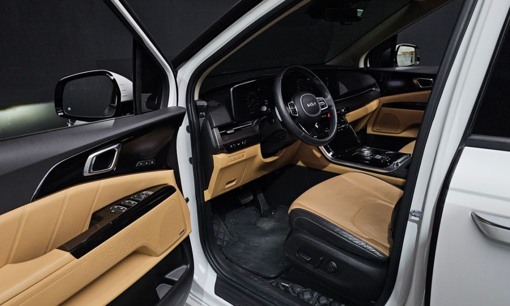 Kia Carnival 7-Seater Signature, 2022