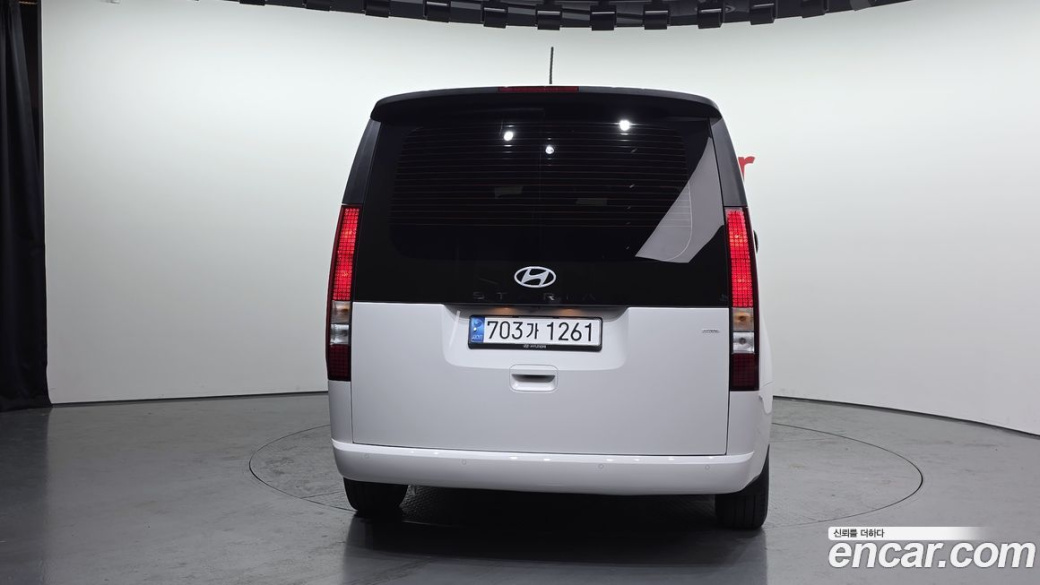 Hyundai Staria 4WD Tourer 11-Seater, 2025
