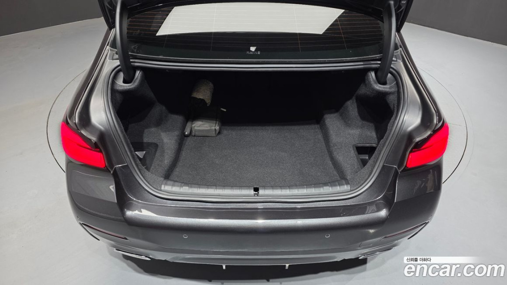 BMW 5-Series 523d M Sport, 2023