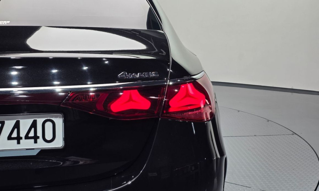 Mercedes-Benz E-Class E300 4MATIC AMG Line, 2025