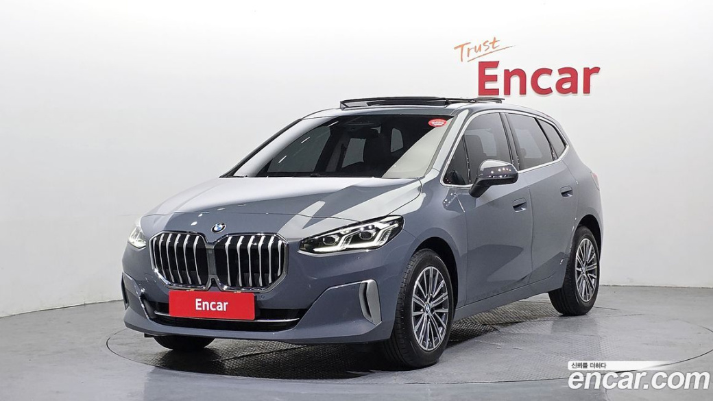 BMW 2-Series 220i Luxury, 2025