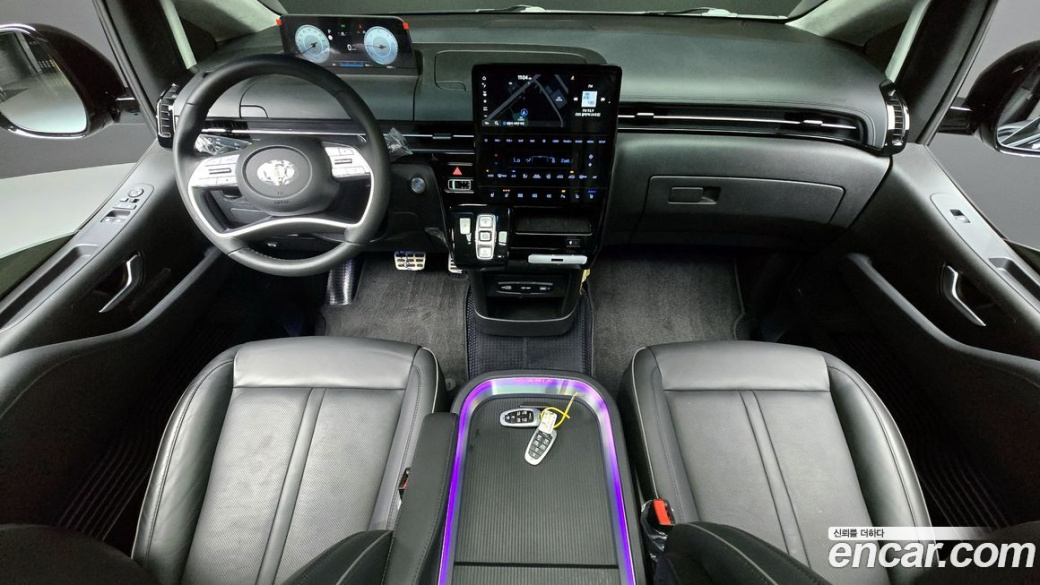 Hyundai Staria 4WD Lounge 9-Seater, 2023