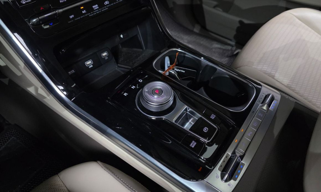 Kia Carnival 9-Seater Signature, 2023