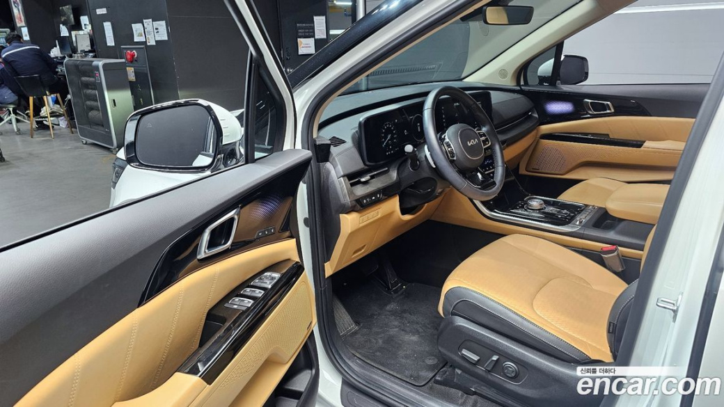 Kia Carnival 7-Seater Signature, 2023