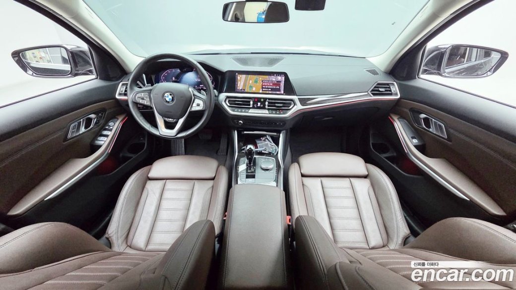 BMW 3-Series 320i Luxury, 2022