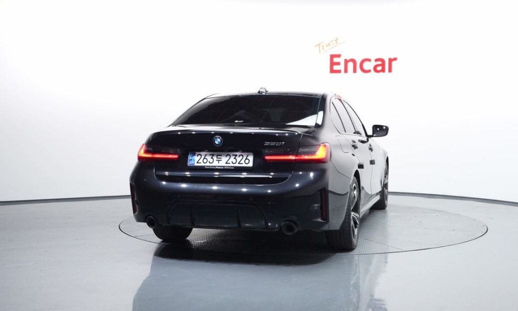 BMW 3-Series 320i M Sport, 2025