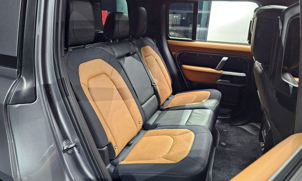 Land Rover Defender 110 P300 X-Dynamic SE, 2024