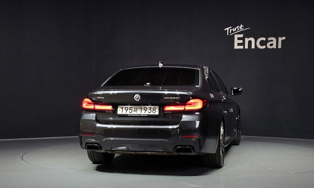 BMW 5-Series M550i xDrive, 2022