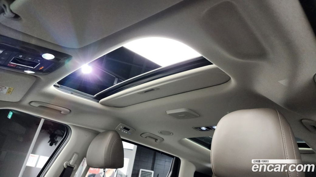 Kia Carnival 7-Seater Gravity, 2025