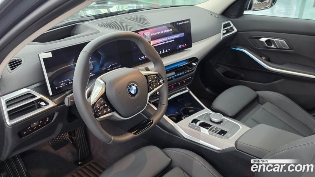 BMW 3-Series 320i, 2025