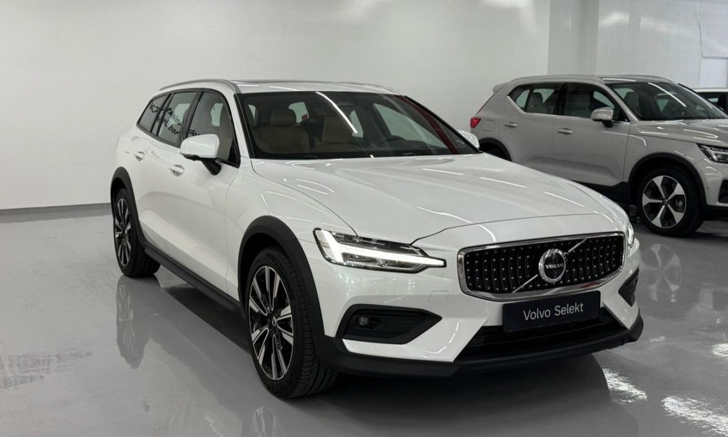 Volvo V60 B5 Ultra AWD, 2025