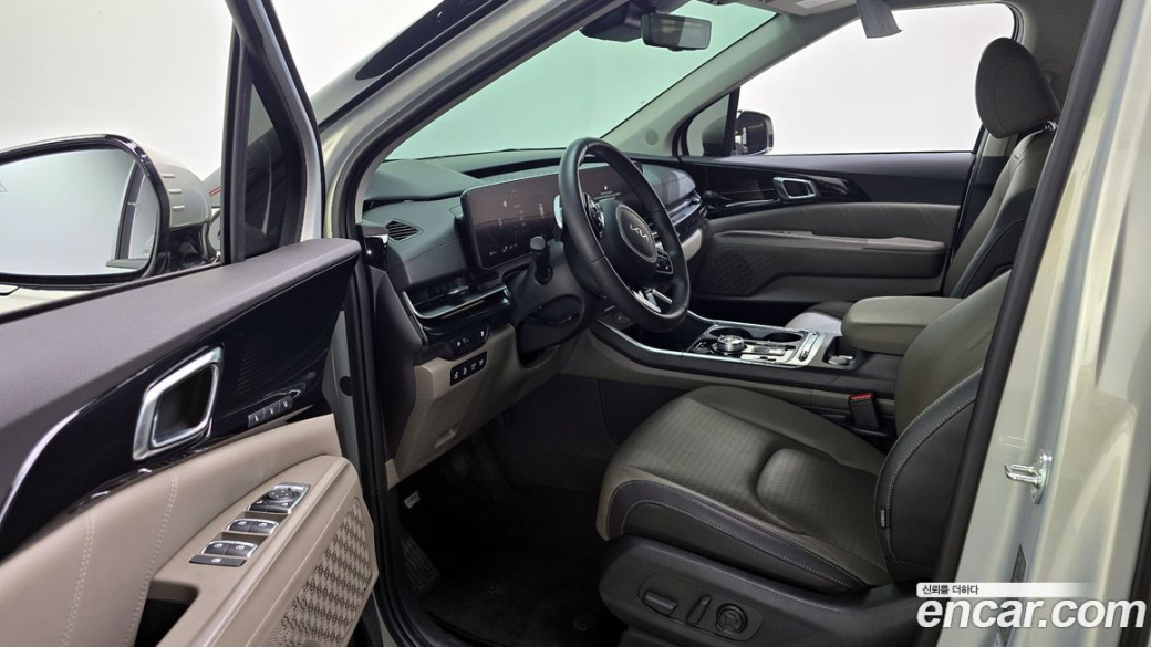 Kia Carnival 7-Seater Signature, 2024