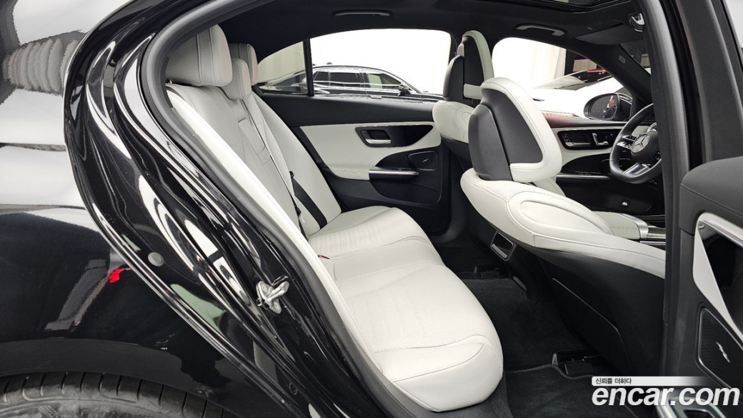 Mercedes-Benz C-Class C300 4MATIC AMG Line, 2023