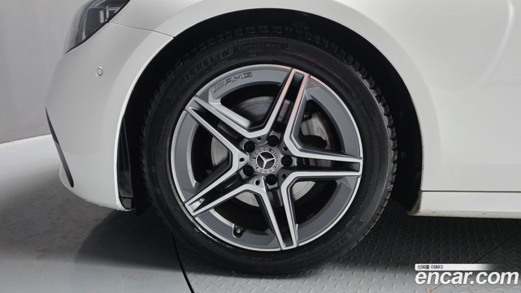Mercedes-Benz E-Class E250 AMG Line, 2023