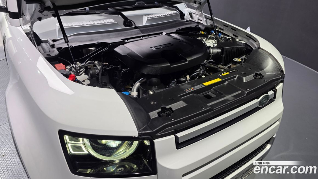 Land Rover Defender 110 D300 HSE, 2023