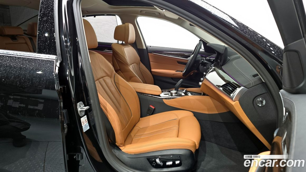 BMW 5-Series 520i Luxury, 2023