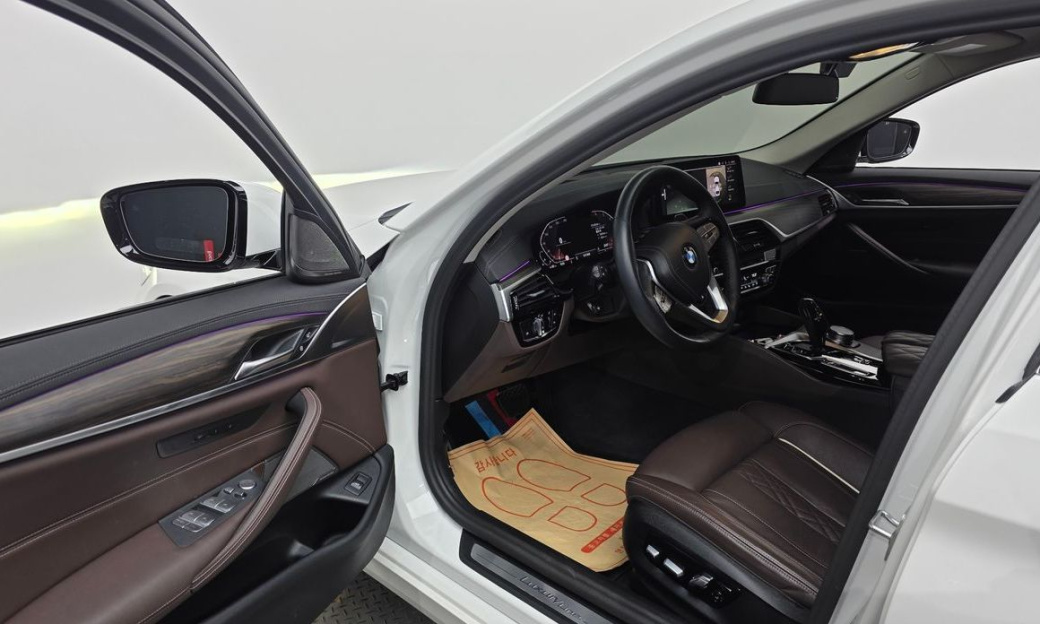 BMW 5-Series 530i xDrive Luxury, 2023