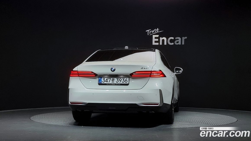 BMW 5-Series 520i, 2025