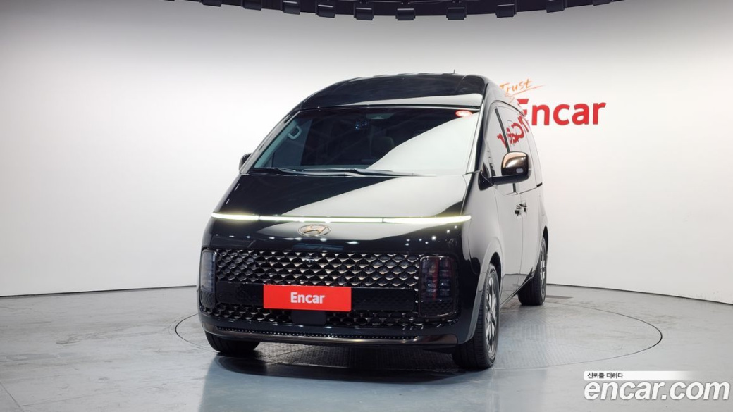 Hyundai Staria Lounge 9-Seater, 2022