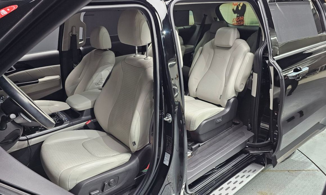 Kia Carnival 9-Seater Signature, 2023