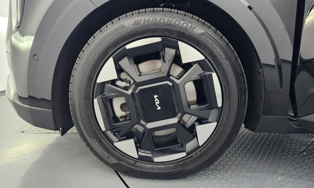 Kia Carnival 9-Seater Hi Limousine, 2024