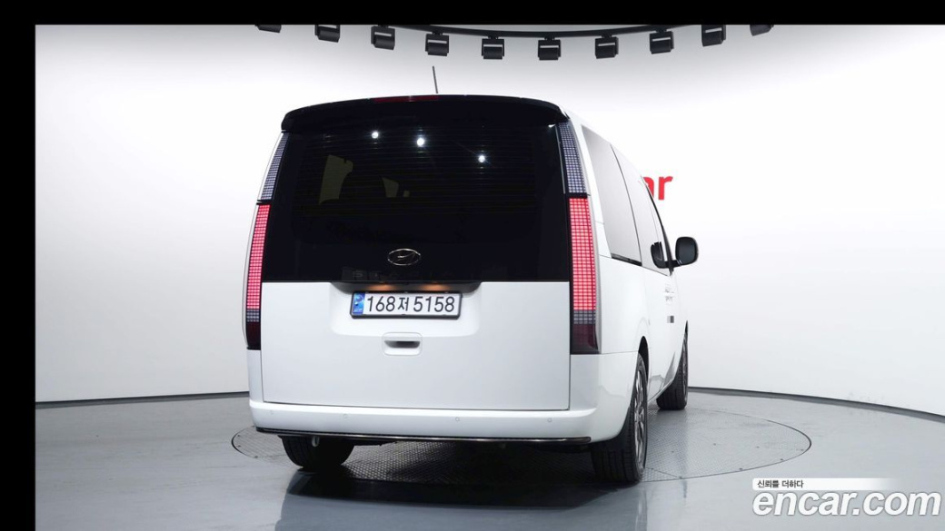 Hyundai Staria Lounge 9-Seater, 2022