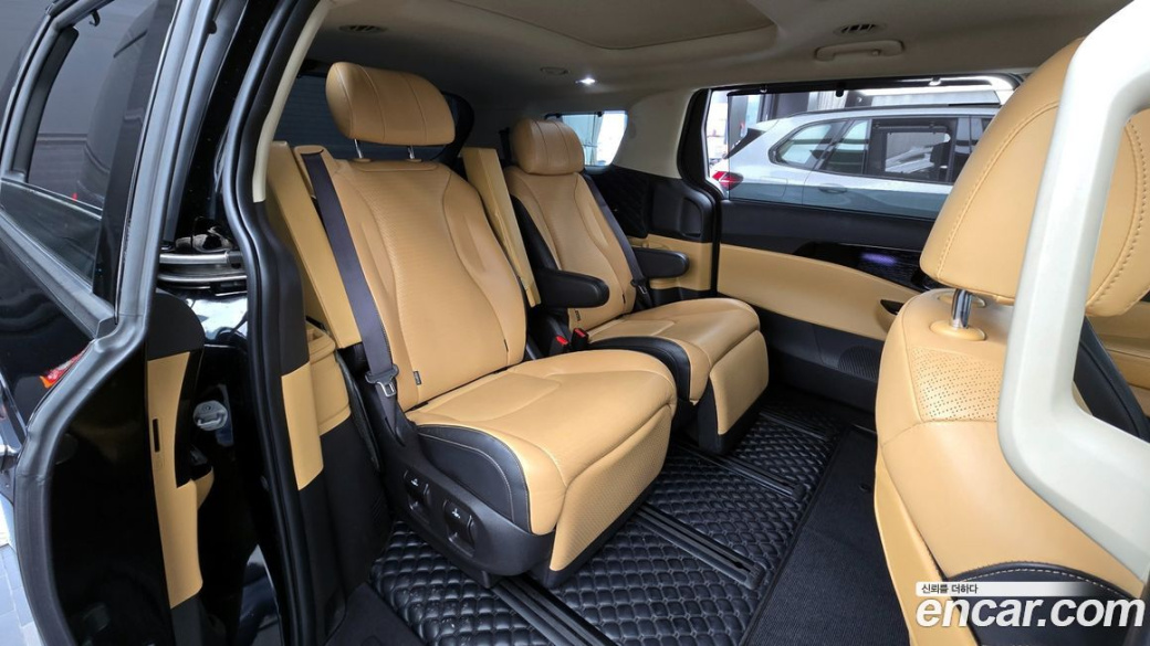 Kia Carnival 7-Seater Signature, 2023