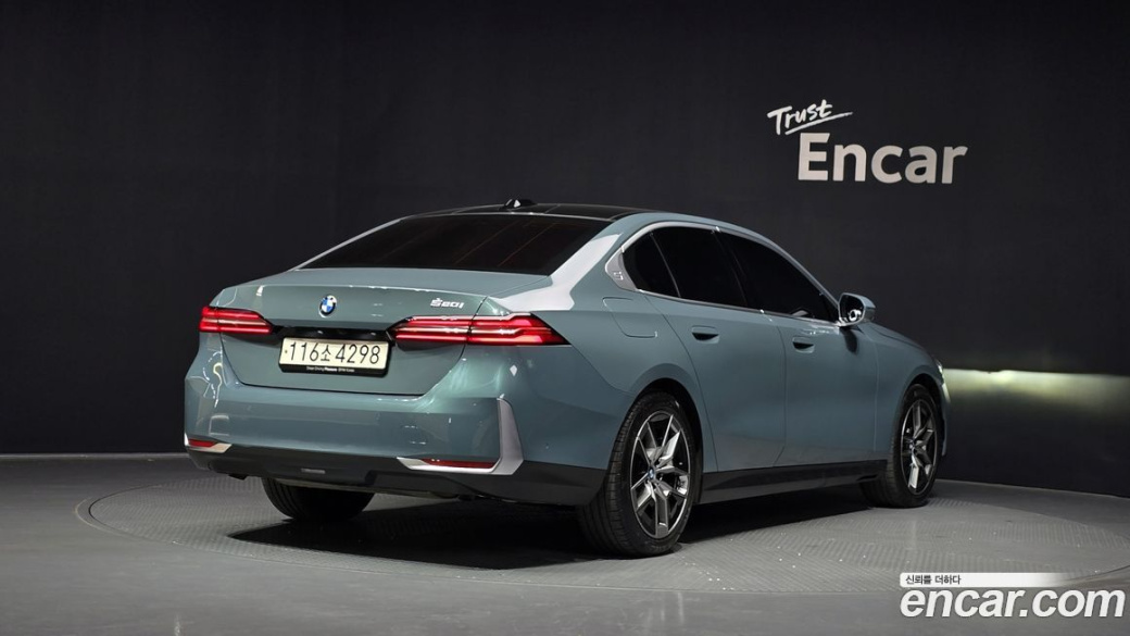 BMW 5-Series 520i, 2024