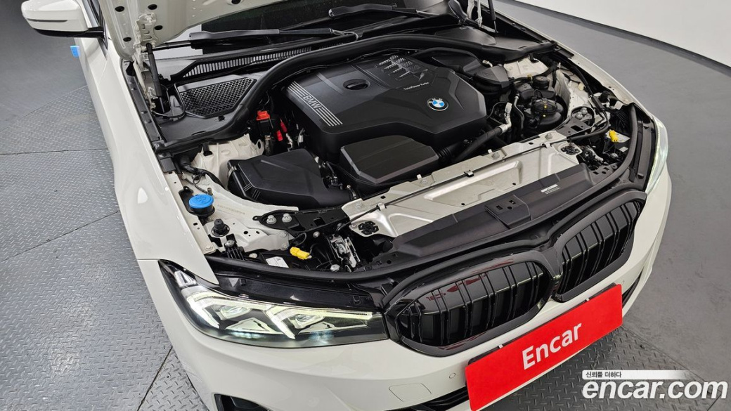BMW 3-Series 320i Touring, 2024