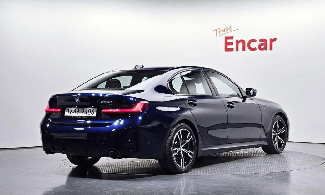 BMW 3-Series 320i M Sport, 2025
