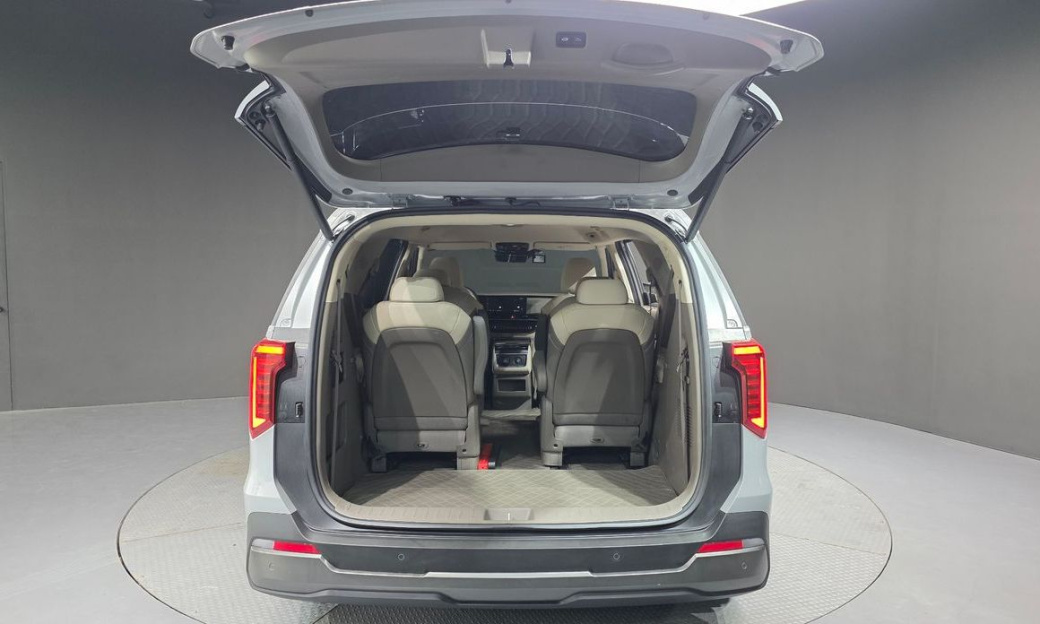 Kia Carnival 9-Seater Gravity, 2025