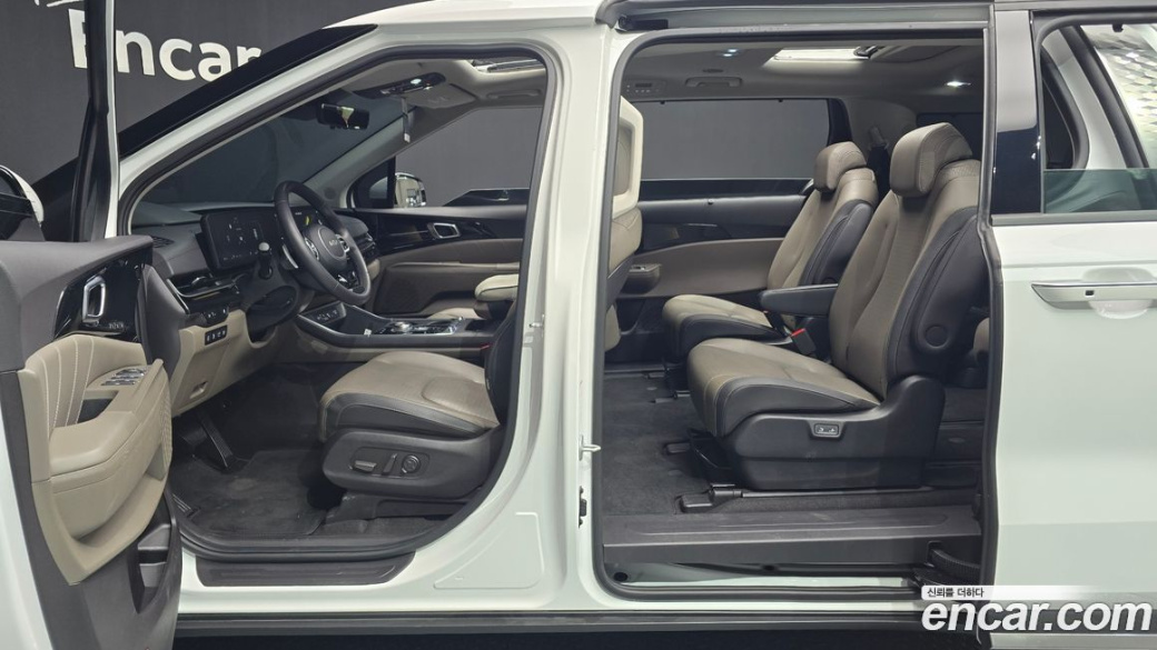 Kia Carnival 9-Seater Signature, 2024