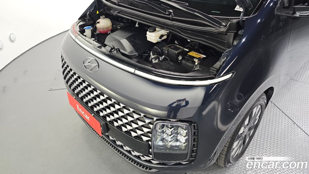 Hyundai Staria Lounge 9-Seater, 2022