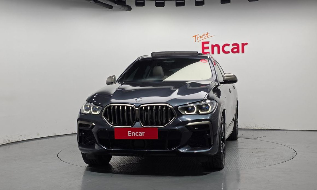 BMW X6 M50i, 2022