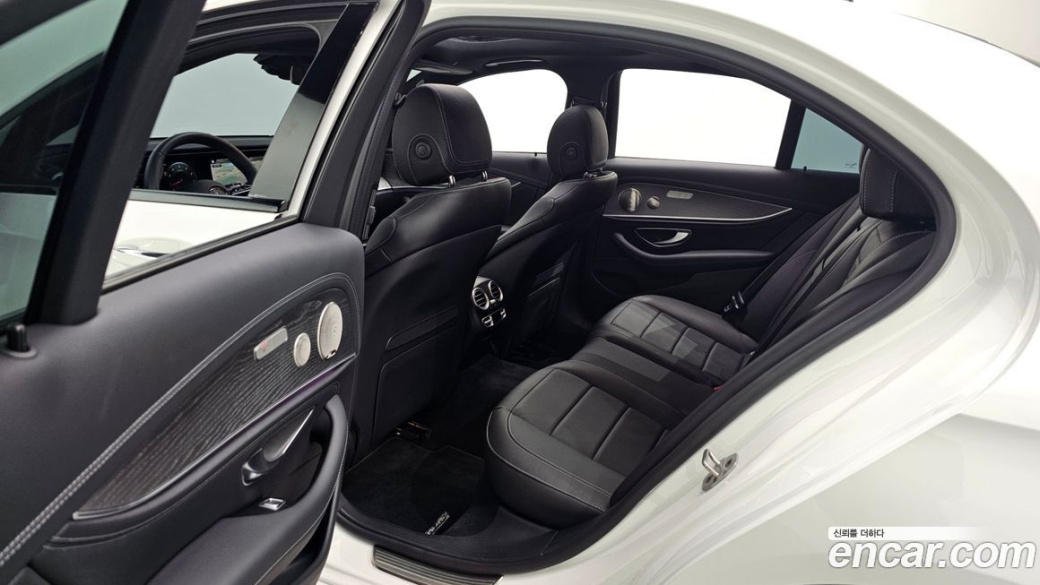 Mercedes-Benz E-Class E350 4MATIC AMG Line, 2023