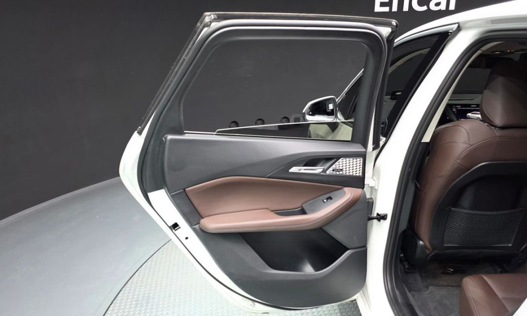 BMW 2-Series 220i Luxury, 2024